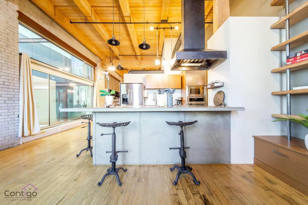 Historic Jd Loft, Near Ice District, Rogers Place, Ug Parking 에드먼턴 외부 사진