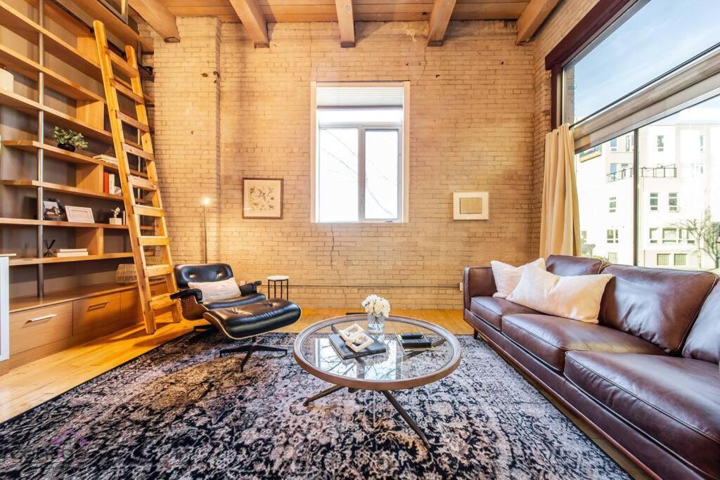 Historic Jd Loft, Near Ice District, Rogers Place, Ug Parking 에드먼턴 외부 사진
