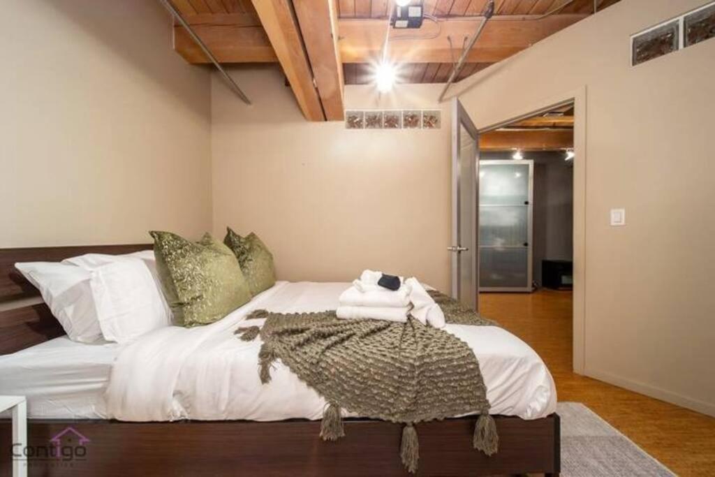 Historic Jd Loft, Near Ice District, Rogers Place, Ug Parking 에드먼턴 외부 사진