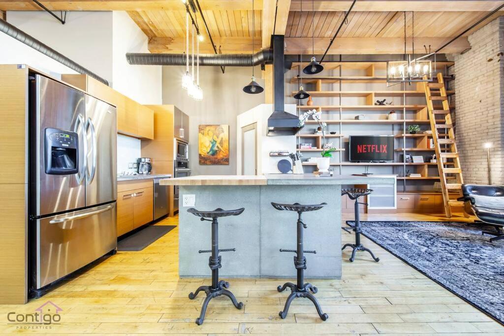 Historic Jd Loft, Near Ice District, Rogers Place, Ug Parking 에드먼턴 외부 사진