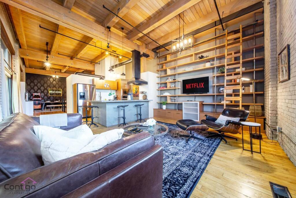 Historic Jd Loft, Near Ice District, Rogers Place, Ug Parking 에드먼턴 외부 사진