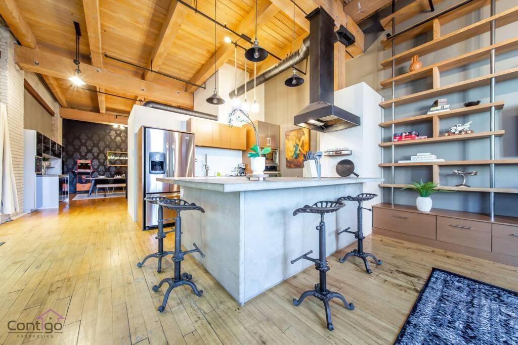Historic Jd Loft, Near Ice District, Rogers Place, Ug Parking 에드먼턴 외부 사진