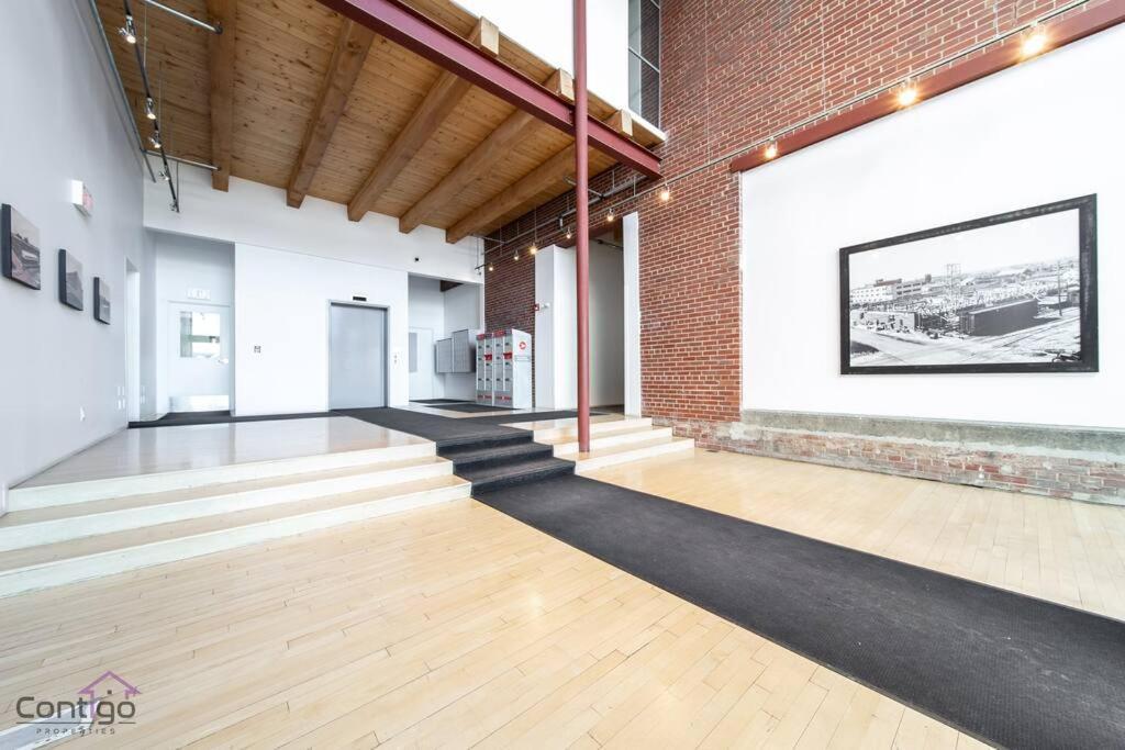 Historic Jd Loft, Near Ice District, Rogers Place, Ug Parking 에드먼턴 외부 사진